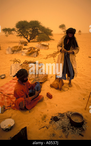 Salz Caravan camping in großen Sahara Mali, Afrika. Stockfoto