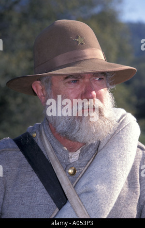 Porträt der Konföderierten Armee Soldat Officer bei historischen Civil War Reenactment in den Vereinigten Staaten von Amerika Stockfoto