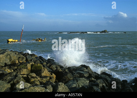 Schiffbruch vor der Küste von Mousehole Village, West Cornwall, UK Stockfoto