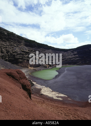 dh grüne Lagune EL GOLFO LANZAROTE grüne Lagune und vulkanischer Lava Felsen Stockfoto