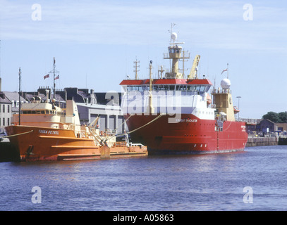 Dh HAFEN ABERDEEN Survery Schiff und Öl Unterstützung Schiff am Kai Hafen Aberdeen Schottland Stockfoto