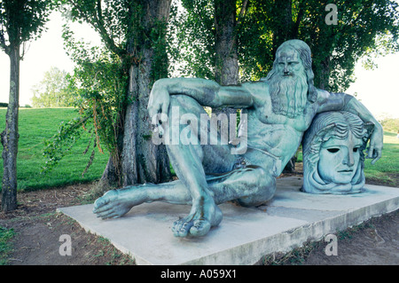 Statue von Leonardo da Vinci am Ufer des Flusses Loire in Stadt Amboise, Frankreich, wo er viele Jahre lang lebte Stockfoto