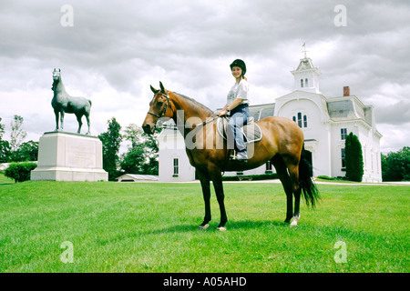 Morgan Horse Farm in Middlebury, Vermont, USA. Junge Frau und Pferd an der berühmten New England züchten Gestüt Stockfoto