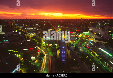 Berlin-Blick vom Europacenter Emporor-Wilhelm-Gedächtnis-Kirche bei Sonnenuntergang Stockfoto