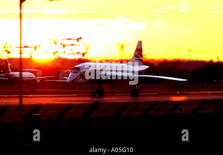 British Airways Concorde bei Sonnenuntergang Landung bei s London Heathrow Airport Stockfoto