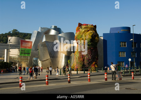 Jeff Koons Blume "Welpen" im Guggenheim Museum, Bilbao, Spanien Stockfoto