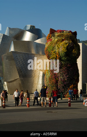 Jeff Koons Blume "Welpen" im Guggenheim Museum, Bilbao, Spanien Stockfoto