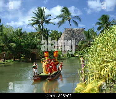 USA - HAWAII: Showtime in der Polynesian Cultural Center auf Oahu Stockfoto