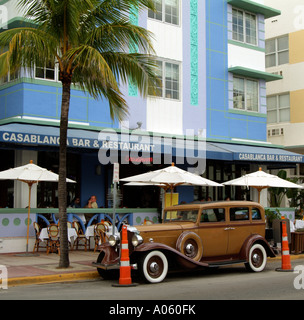 Miami Beach Florida USA Park Central Hotel am Ocean Drive von Lummus Park gesehen. Oldtimer Stockfoto