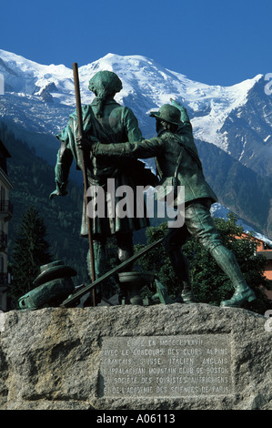 Blick auf Mont Blanc Chamonix Frankreich Statue Stockfoto