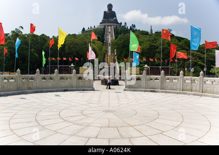 Riesen Bronze-Buddha im Po Lin Monastery auf Lantau Island in Hongkong Stockfoto