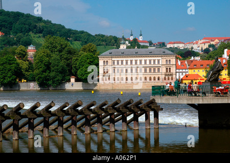 Blick über die Vltava (Moldau) von Stare Mesto Stadtteil Tschechien Stockfoto