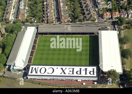 Luftaufnahme von Fulham Football Club, auch bekannt als Craven Cottage und, beherbergt die Cottagers auch bekannt als die weißen Stockfoto