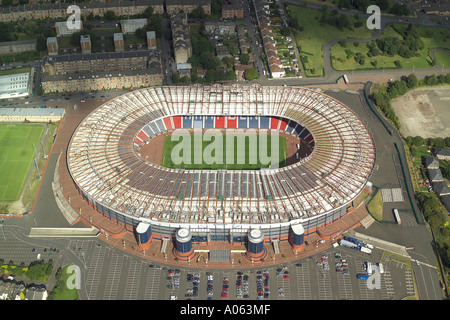 Luftaufnahme des Stadion Hampden Park in Glasgow, Schottland National Football Stadium, auch Heimat der Queen Park Football Club Stockfoto