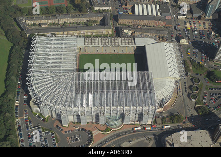 Luftaufnahme von Newcastle United Football Club, auch bekannt als St James' Park in Newcastle Upon Tyne, Heimat der Elstern Stockfoto