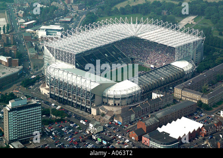 Luftaufnahme von Newcastle United Football Club, auch bekannt als St James' Park in Newcastle Upon Tyne, Heimat der Elstern Stockfoto