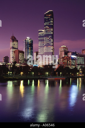 Twilight-Blick über Yarra River zu zentralen Geschäftsviertel Melbourne Australien Stockfoto