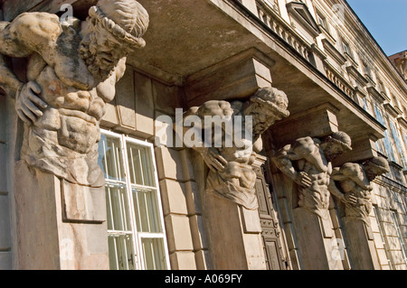 Tyszkiewicz Palast, neoklassizistischen Gebäude mit Skulpturen von Atlantes, 32 Krakowskie Hauptartikel in Warschau, Polen Stockfoto