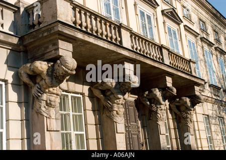 Tyszkiewicz Palast, neoklassizistischen Gebäude mit Skulpturen von Atlantes, 32 Krakowskie Hauptartikel in Warschau, Polen Stockfoto