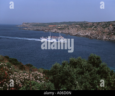 Korsika Fähre nähert sich Santa Teresa di Gallura in Sardinien Stockfoto