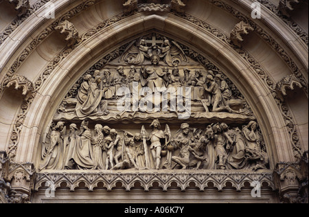 Detail des jüngsten Gerichts Steinbildhauen Vysehrad Kathedrale Prag Stockfoto