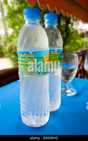 Abgefülltes Wasser Ko Samui Thailand. Stockfoto