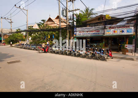 Motorräder und Roller mieten Shop Hut Chaweng Straße Ko Samui, Thailand Stockfoto