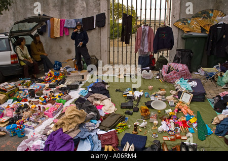 Die so genannte Thieves Market findet jeden Samstag in der Alfama in Lison die Hauptstadt Portugals statt. Stockfoto