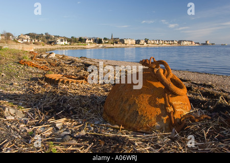 Broughty Ferry Strand Schäkel, rostige Festungskette, Ankerbuchten, Gezeitenwasser und Festungsgebiete in Tayside, Schottland großbritannien Stockfoto