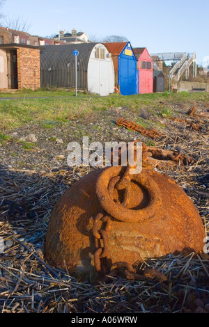 Broughty Ferry Beach; Hütten und Stege und Treibgut als Strandabfall nach Sturmfluten, Dundee Tayside Scotland uk Stockfoto