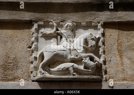 Wand-Schnitzen von Saint George und der Drache Piran-Slowenien Stockfoto