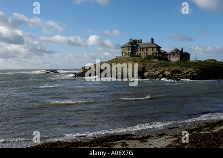 Steinhaus auf der Landzunge Treaddur Bay Anglesey Wales UK Stockfoto