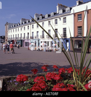 Torquay breite promenade neben den inner Harbour mit Pflaster Bars und Cafés und Unterkunft oben Stockfoto