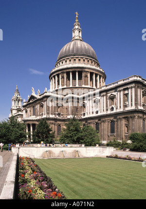 City of London und St. Pauls Kathedrale vor großen Mauerwerk reinigen Projekt Stockfoto