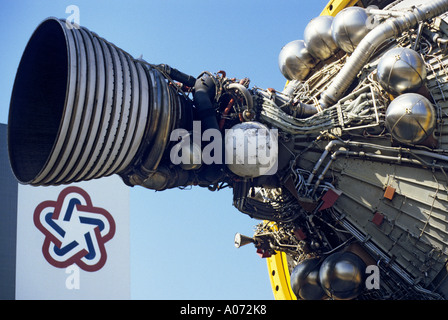 Saturn-Rakete-Rute mit dem Vehicle Assembly Building in der Hintergrund NASA Space Center in Florida USA Stockfoto