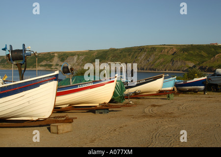 Angelboote/Fischerboote aufgereiht am Runswick Bay North Yorkshire Stockfoto