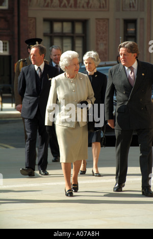 Ihre Majestät Königin Elizabeth zweiten ankommenden Londoner Royal Albert Hall offizielle Eröffnung des Süden Veranda Verbesserungen Stockfoto