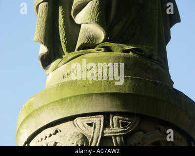 Statue von Ethelfleda steht auf dem Gelände des Tamworth Castle Staffordshire. Stockfoto