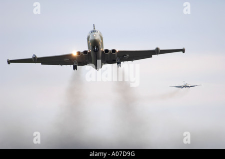 RAF Nimrod HS MR2 bei Take Off RAF Kinloss Morayshire.  XAV 4098-389 Stockfoto