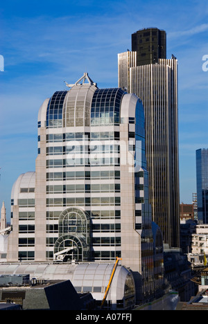 Blick von der Dachterrasse der Hochhäuser in der Stadt Stockfoto