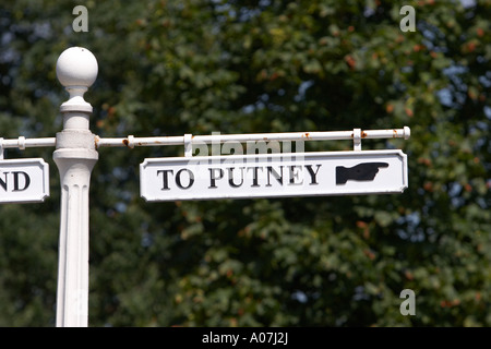 Alten Wegweiser nach Putney auf der unteren Richmond Road Stockfoto