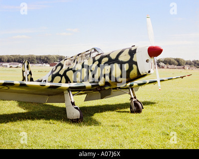 Italienische Fiat G 46 Schulflugzeug in Camouflage Farbe auf einem Gras Flugplatz Dollars UK EU in den 1970er Jahren Stockfoto