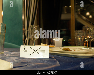 Tabelle für Nichtraucher Nichtraucher in einem Restaurant Kantine einer Fähre Stockfoto