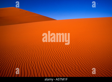 Sanddüne, Sand Dünen, Erg Chebbi, Sahara Wüste, Sonnenaufgang, Morgenröte, Tagesanbruch, Landschaft, Merzouga, Errachidia Provinz, Marokko Stockfoto