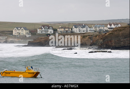 Seegang in Bude Haven Cornwall Stockfoto