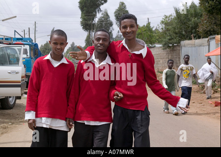 Studenten, Heimweg von der Schule in Addis Abeba, Äthiopien Stockfoto