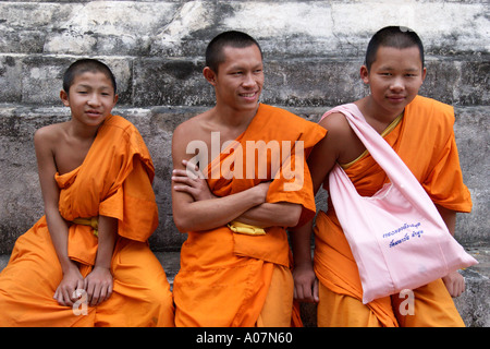 Junge Mönche im Wat Phra Sing Tempel Chiang Mai Thailand Stockfoto