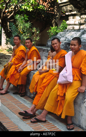 Gruppe von Novizen im Wat Phra Sing Chiang Mai 2 Stockfoto