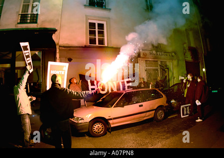 Paris Frankreich, Demonstration von AIDS-Aktivisten "Act up Paris" gegen Diskriminierung von H.I.V Mitarbeiter in Gay Bar (The Full Metal) Homosexuell Männer Problem Stockfoto