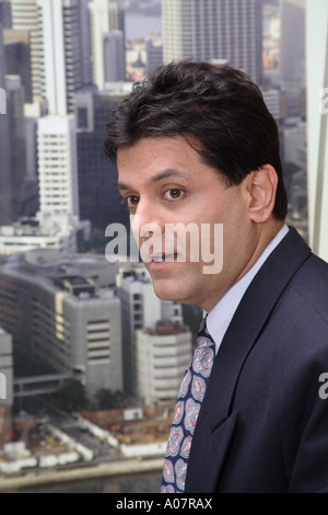 CEO-Porträt in seiner Hütte im Business-Anzug Stockfoto